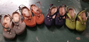 Damen-Sandalen mit runder Kappe und Lochmuster in verschiedenen Farben