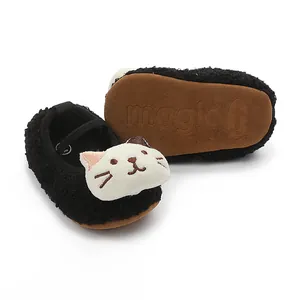 Soft sole sherpa fleece infant booties with plush cartoon cat face for babies 0-1 year