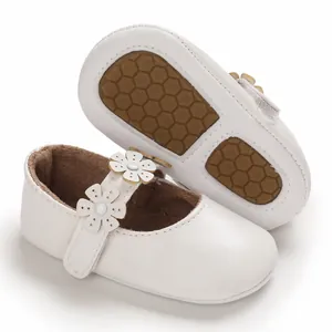 Weiße Baby-Lauflernschuhe im Mary-Jane-Stil mit rutschfester Wabensohle und Blumendetail