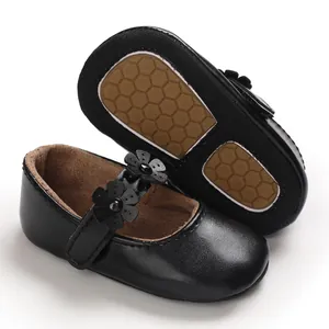 Detailansicht schwarzer Baby-Mary-Jane-Schuhe mit weicher rutschfester Wabensohle