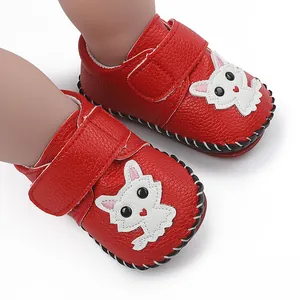 Rote Lauflernschuhe für Babys mit süßem Katzen-Patch, Klettverschluss und genähter Sohle