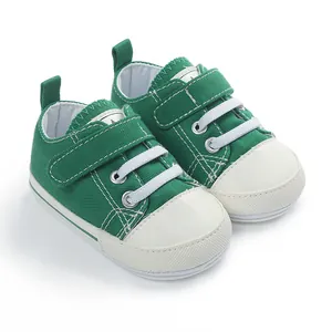 Chaussures en toile verte pour bébés de 0 à 1 an avec des semelles en caoutchouc