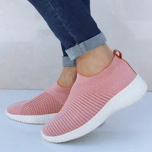 Comfortabele roze ademende mesh wandelschoenen voor dames met dikke witte zolen