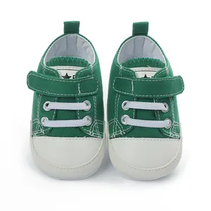 Chaussures de marche en toile verte pour bébé avec embouts en caoutchouc blanc et lacets