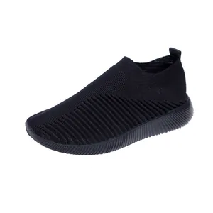 Ademende zwarte mesh slip-on sneakers voor dames lichtgewicht comfort hardloopschoenen