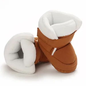 Bruine baby winterschoenen met zachte zool en warme witte fleece voering voor baby
