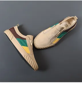 Detailansicht von stilvollen Herren-Canvas-Sneakern im Colorblock-Design mit Reißverschluss.