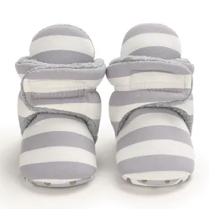 Grau-weiß gestreifte Baby-Winterstiefel mit weichem Fleecefutter für Kleinkinder