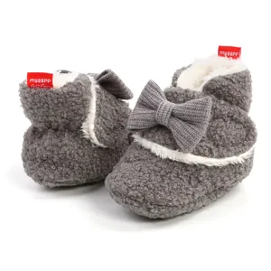 Gemütliche graue Baby-Winterstiefel aus Kunstfell mit niedlicher Schleife für Kleinkinder