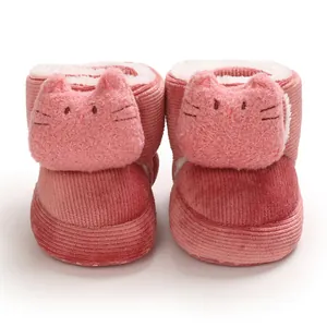 Zapatos suaves de algodón rosa para bebé con lindo gato de peluche y forro cálido