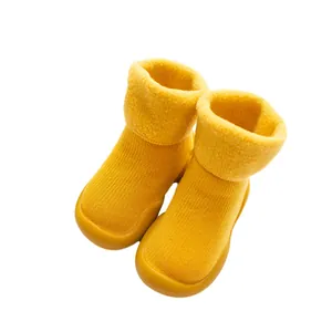 Scarpe a calzino per bambini in pile giallo con suola in gomma morbida invernale