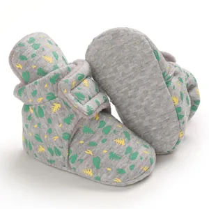 Warme Baby-Fleece-Stiefel mit Blattmuster und rutschfesten weichen Sohlen für Babys