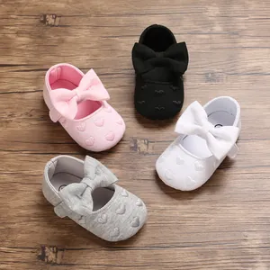 Vier Farben Baby-Prinzessin-Lauflernschuhe mit Herzstickerei und Schleifen