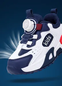 Detailansicht atmungsaktiver Mesh-Kinderschuh mit verstellbarem Drehverschluss-System