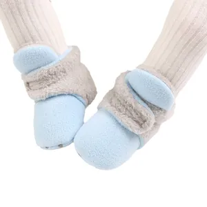 Botas de nieve cálidas de forro polar azul claro para bebé con suelas blandas para niños
