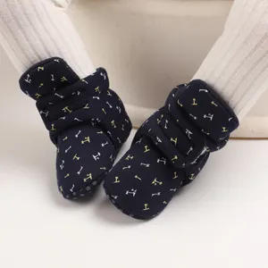 Detailansicht der dunkelblauen, warmen Baby-Fleece-Boots mit weicher Sohle für Winter