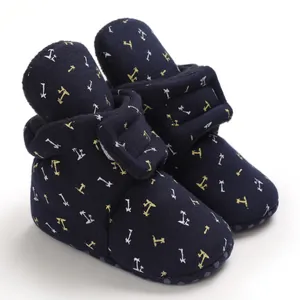 Warme gefütterte marineblaue Baby-Schneestiefel mit gelben und weißen Palmenprints