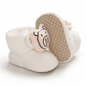 Botas de peluche blanco para bebé con cerdito lindo y suelas antideslizantes suaves