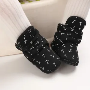 Gemütliche schwarze Baby-Winterstiefel mit weißem Ankermuster und sicherem Klettverschluss
