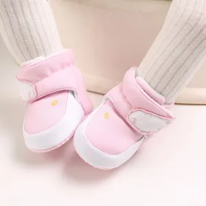 Rosa Baby-Schneestiefel für den Winter mit warmem Plüschfutter und Engelsflügel-Verschluss