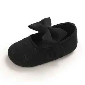 Schwarze Baby-Mädchen Lauflernschuhe mit Schleife und Herzmuster