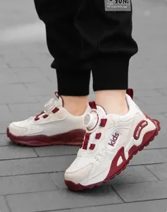 Detailansicht atmungsaktiver Mesh-Sportschuhe für Mädchen mit praktischem Drehverschluss