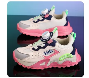 Detailansicht der atmungsaktiven Mesh-Sneaker für Kinder mit modernem Drehverschluss