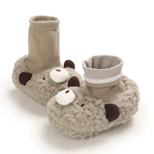Cozy fleece baby cartoon walking shoes with soft soles for winter, 0-1 year old.