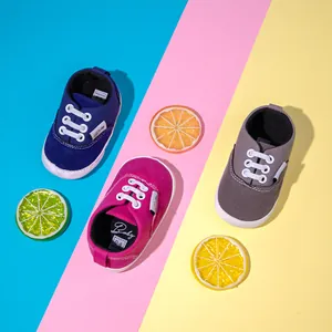 Zapatos de lona para bebé en colores vibrantes con suelas suaves y antideslizantes
