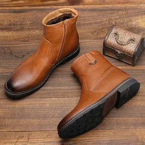 Vista detallada de botas de cuero para hombre con forro de felpa y suela antideslizante