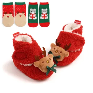 Weihnachtliche Baby-Fleece-Stiefel mit Rentier-Design und passendem Socken-Set