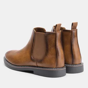 Vue arrière des bottines Chelsea homme en cuir marron vintage ciré.
