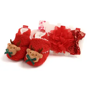 Festliches Weihnachts-Babyset mit Plüsch-Rentierschuhen und rotem Blumen-Stirnband
