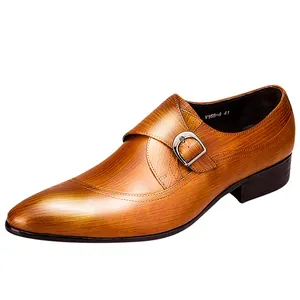 Chaussures en cuir à boucle pour hommes style britannique avec texture boisée et bout pointu.
