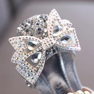Zapatos de princesa plateados brillantes para niñas con lazo de diamantes
