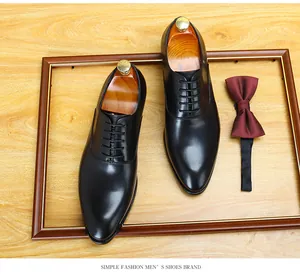 Chaussures de ville haut de gamme en cuir noir pour homme avec nœud papillon élégant