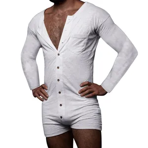 Vue détaillée d'une combinaison blanche à manches longues pour hommes en coton côtelé