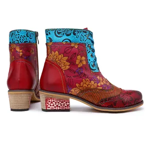 Vue latérale et arrière de bottines bohèmes colorées à imprimé floral pour femmes