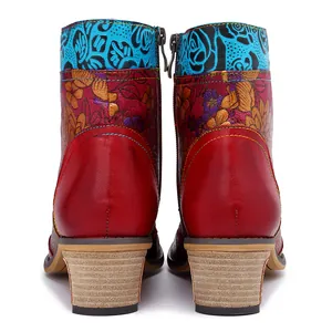 Vue arrière détaillée de bottines vintage en cuir à imprimé floral et talons carrés