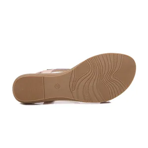 Onderaanzicht van platte damessandalen met antislip rubberen zool met golfpatroon