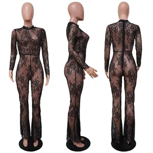 Detailansicht eines sexy schwarzen Jumpsuits aus transparenter Spitze für Clubs