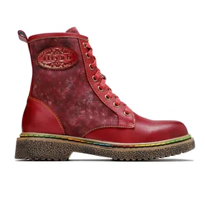 Bottines rouges vintage à lacets style gothique avec coutures arc-en-ciel colorées