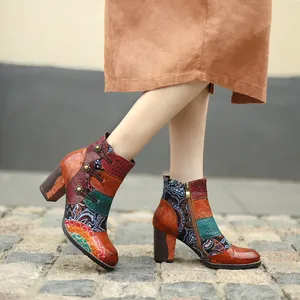 Vue détaillée de bottines en cuir patchwork bohème avec talon épais et motif en jacquard