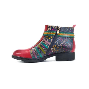 Vue détaillée de profil des bottines rétro pour femmes avec imprimé ethnique coloré