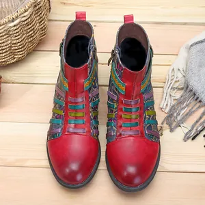 Vue de dessus de bottines rétro imprimées ethniques colorées pour femmes