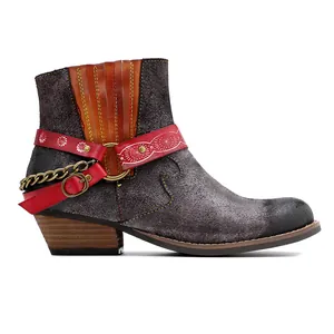 Vue latérale détaillée des bottines de cowboy vintage en cuir suédé gris pour femme