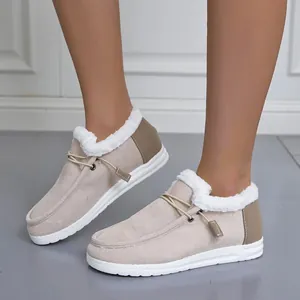 Warme Winter-Schneeschuhe mit Plüschfutter und flacher Sohle für tägliches Gehen.