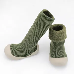 Scarpine calzino in maglia verde per neonati con calda suola in gomma morbida, inverno