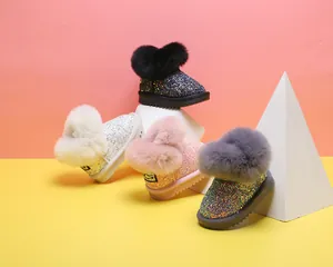 Funkelnde Baby-Mädchen-Schneestiefel mit weichem Kunstpelzbesatz in mehreren Farben