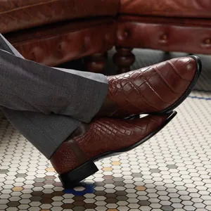 Vue détaillée de bottes de cowboy western vintage marron avec motif crocodile homme